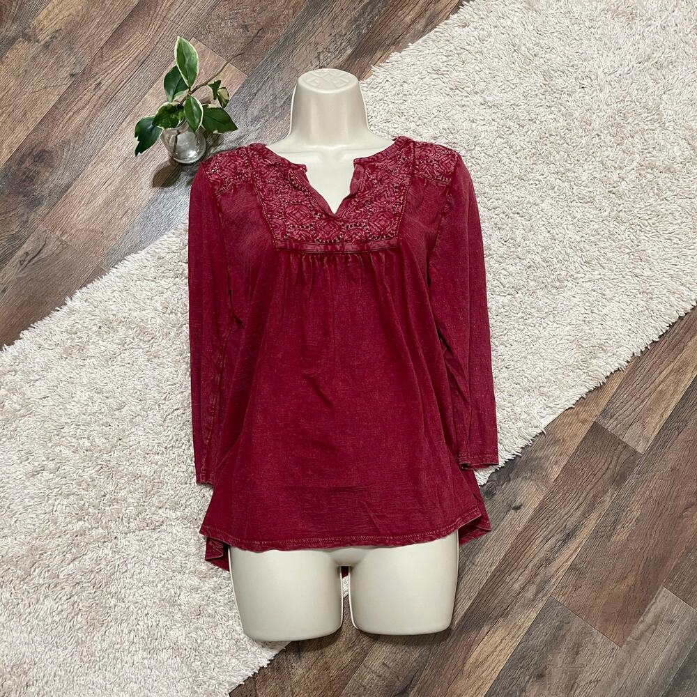 Lucky Brand Medium Red Stonewash Embroidered Eyelet Split V-Neck 3/4 Sleeve Top